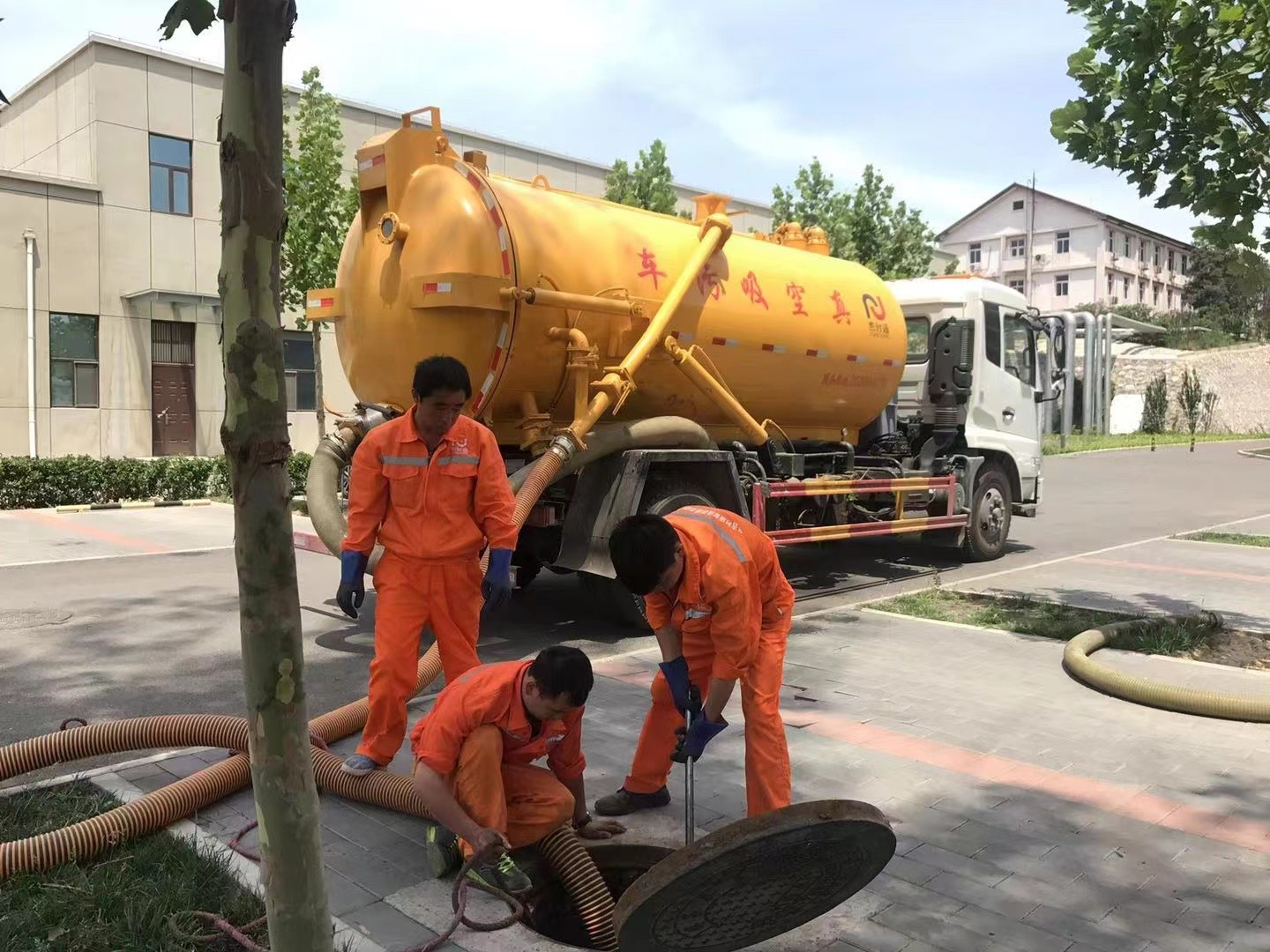 弋阳化粪池清理与5-8吨吸粪车施工效率分析